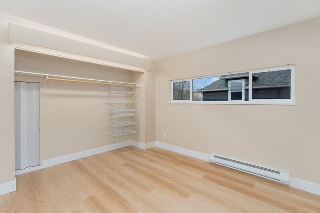 Building Photo - 3614 Interlake Ave N