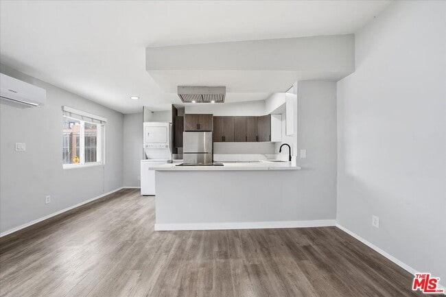 Building Photo - 3320 Pacific Ave