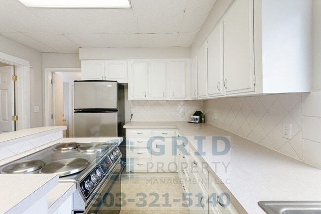 Building Photo - Spacious Craftsman Home - Huge Lot - N Portland!