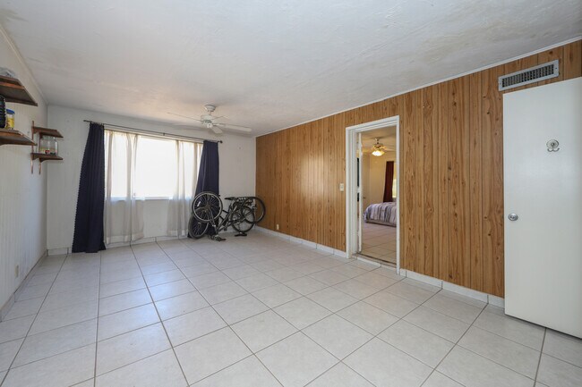Building Photo - 3431 N Edith Blvd