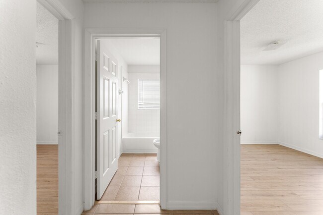 Building Photo - 3 bed with Solar heating Private Pool