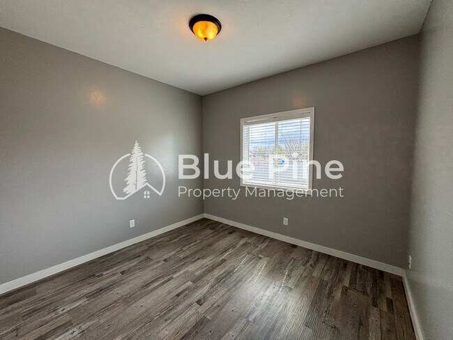 Building Photo - 2803 Mary Dr