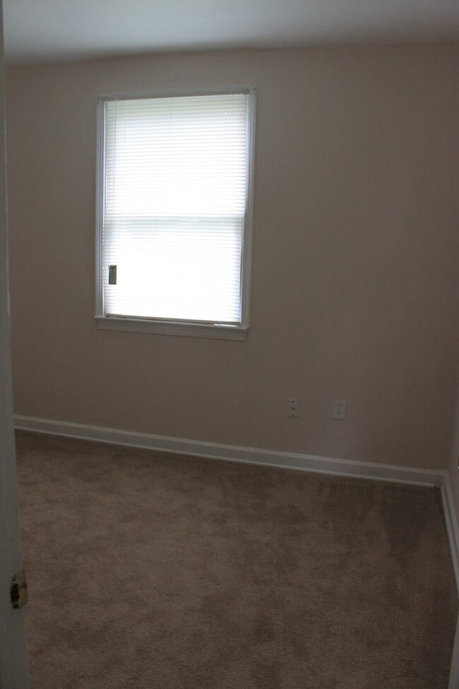 Building Photo - Updated 3 Bed and 1 Bath