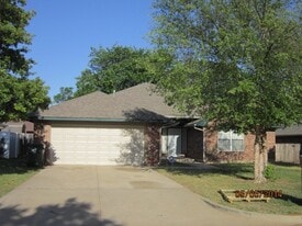 Building Photo - 413 Pinehurst drive