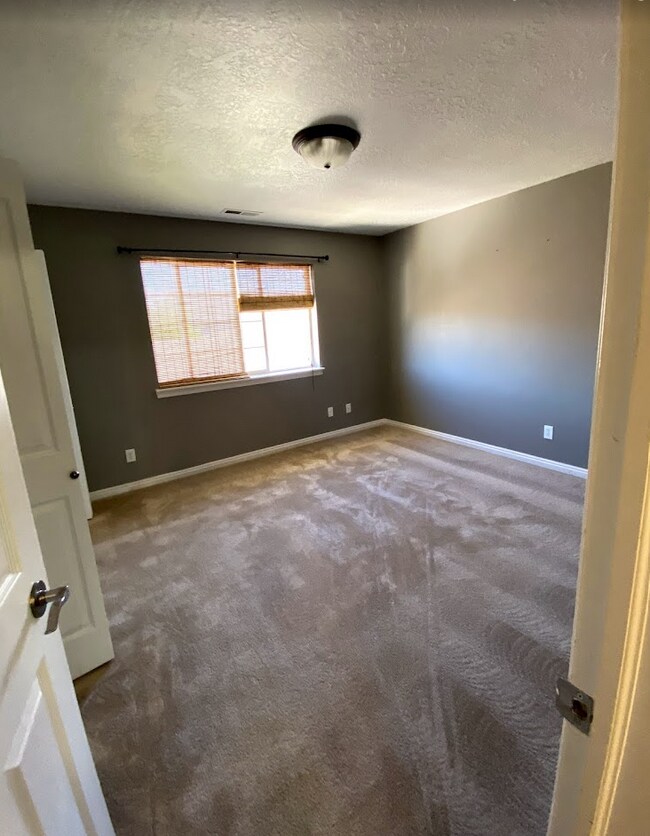 Building Photo - 879 Capital Ave