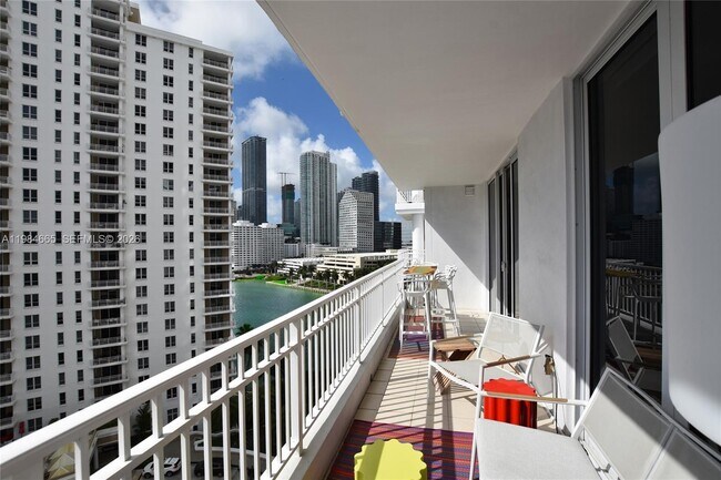 Building Photo - 801 Brickell Key Blvd