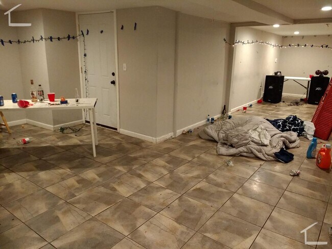 Building Photo - 9/1 Oversized, renovated 4BR/2BA in Allston, w/d in unit!