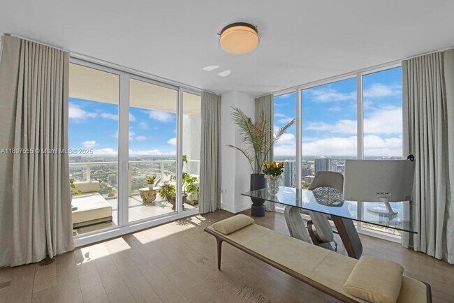 Building Photo - 1040 Biscayne Blvd