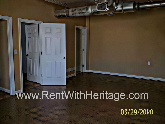 Building Photo - WOW!!!.....GORGEOUS 4Bd / 3Ba / UPGRADES GALLORE/ SWIM / TENNIS COMMUNITY