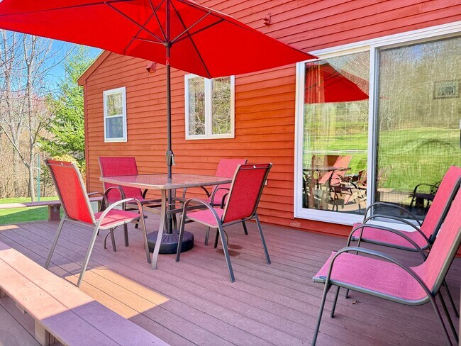 Building Photo - Meticulously Maintained 3BD/2.5BA Home in Quiet Westbrook Neighborhood!