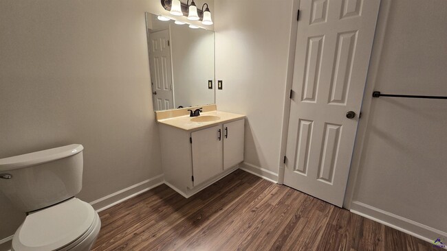 Building Photo - 313 Westcliff Center St