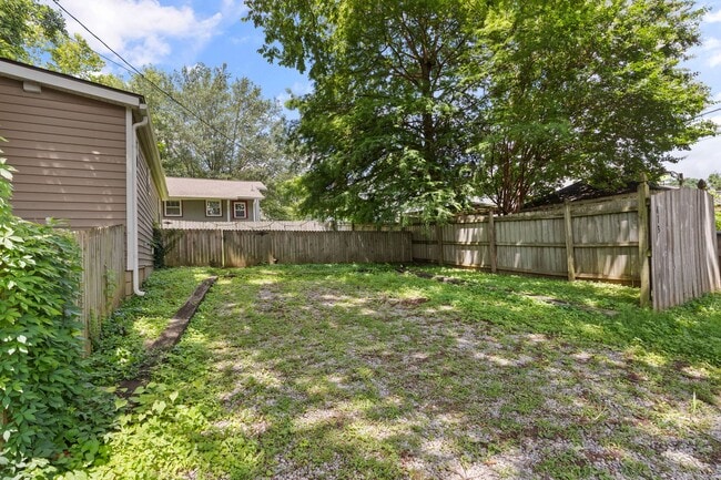 Building Photo - 413 Lockland Dr