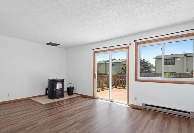 Building Photo - Townhome in the Billings Heights | Pet Friendly + Garage