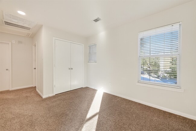 Building Photo - 6523 Mildenhall Ct