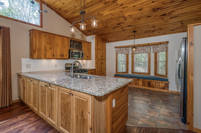 Building Photo - 292 Holly Cove Cir