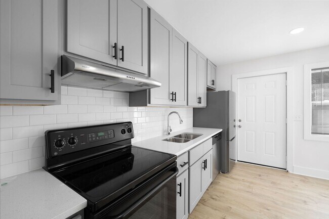 Building Photo - 512 E Branch St