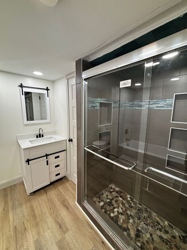 Building Photo - Newly Remodeled 3bd/1bth!!