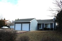 Building Photo - Lovely Three Bedroom Home Near Troutman Park