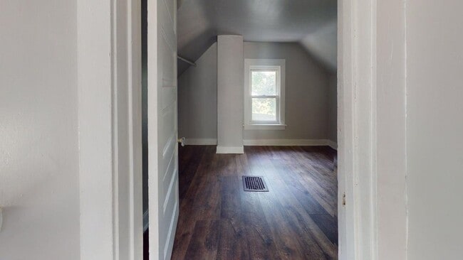 Building Photo - 4 Bedroom Single Family Home