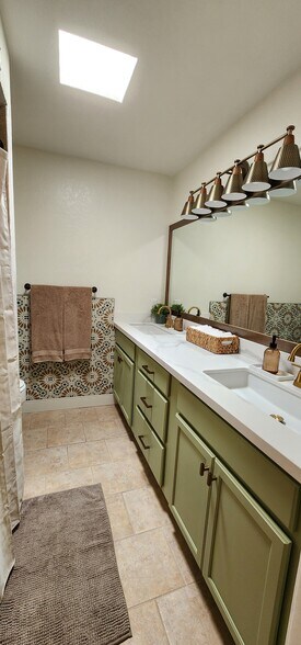 Building Photo - 432 W San Ignacio