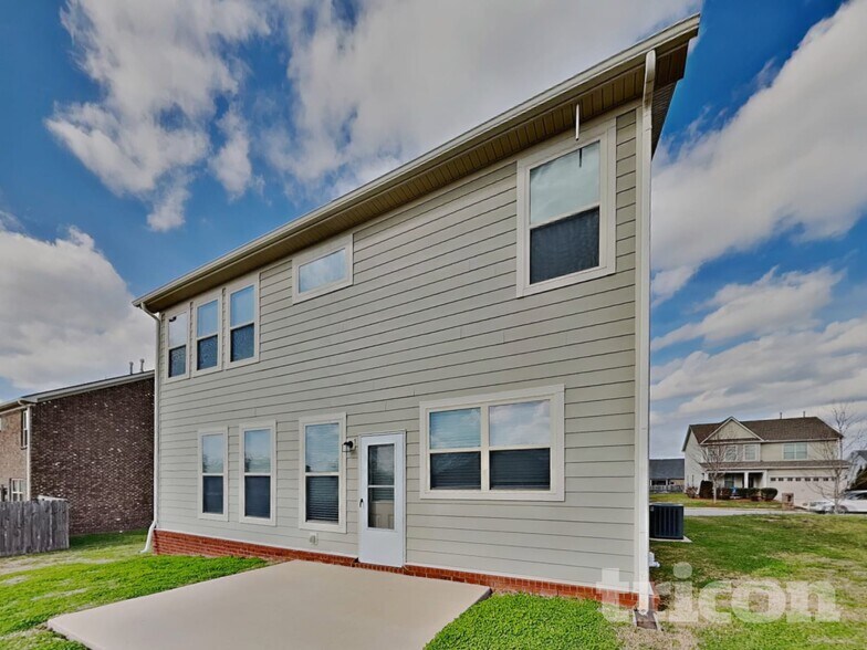 Building Photo - 4937 Kingdom Dr