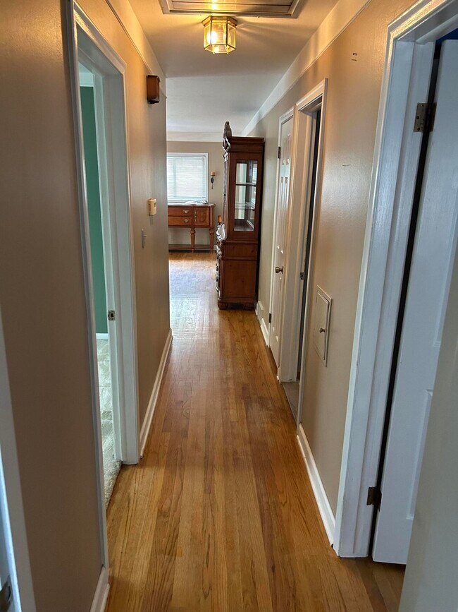 Building Photo - 1354 Catalpa Dr