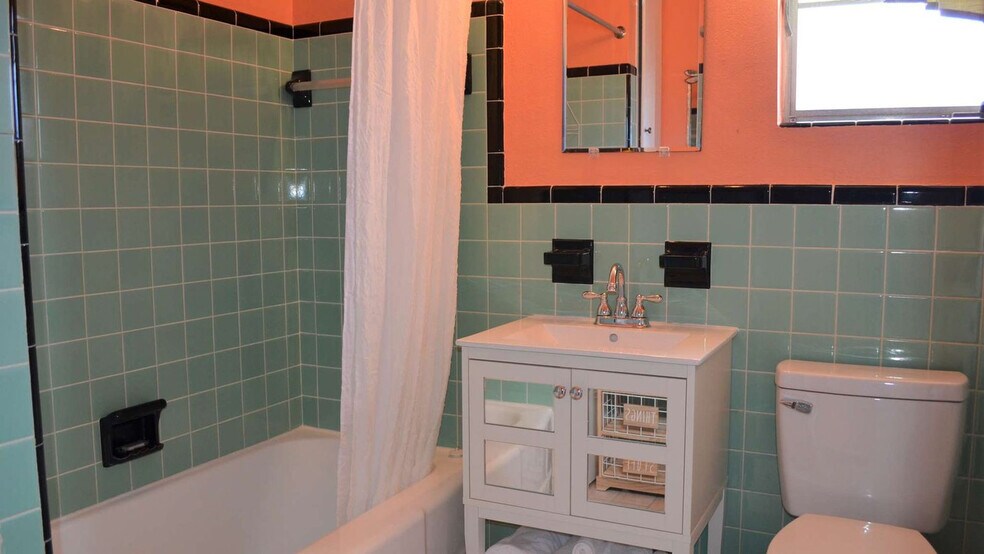 Building Photo - 112 77th St