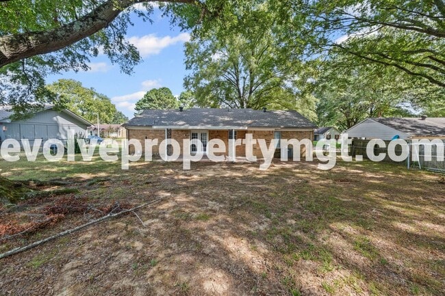 Building Photo - Charming Collierville home in PRIME location!