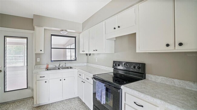 Building Photo - 1367 Gainesville Dr