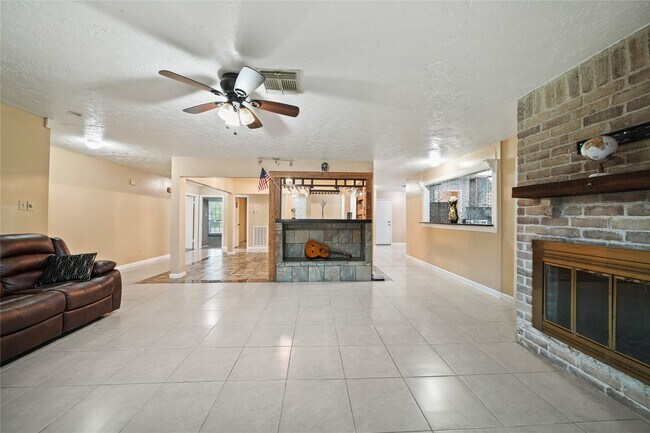 Building Photo - 10431 Odessa Dr