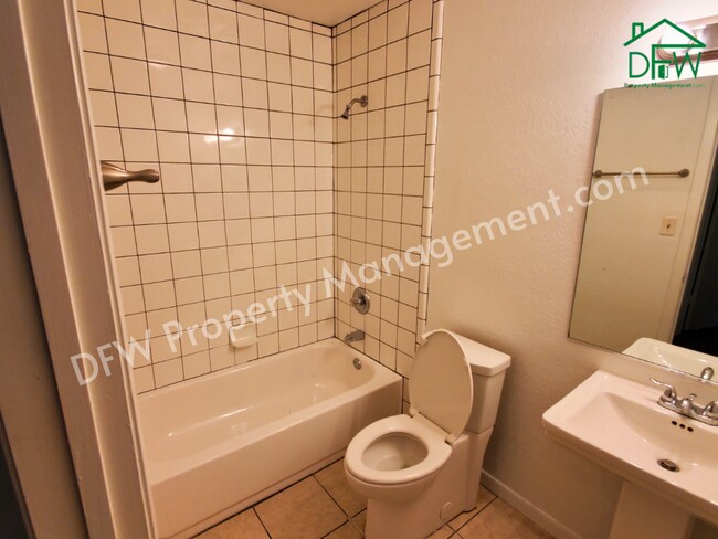 Building Photo - Cute 2-Bed/1.5-Bath Townhome for Lease in Celina