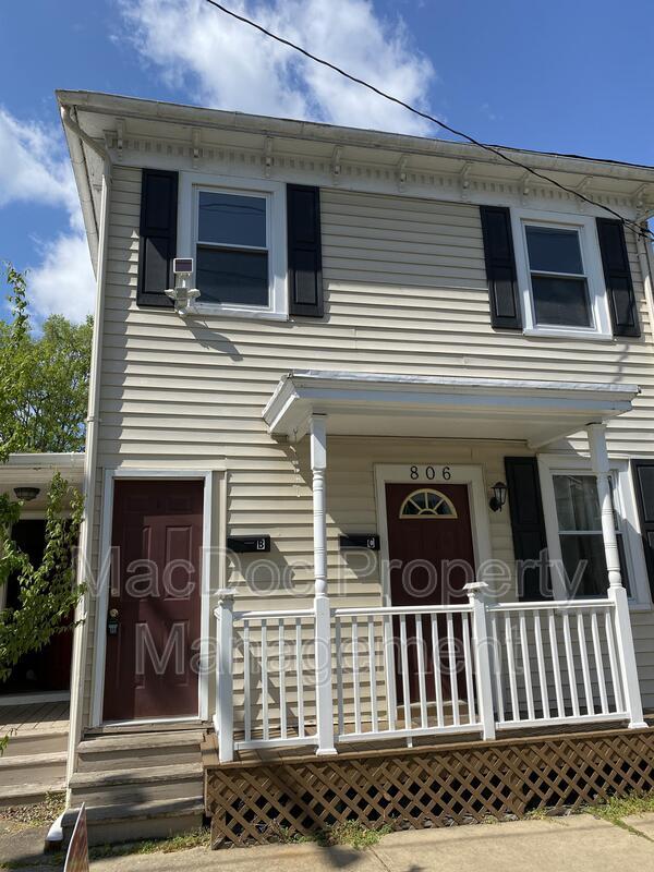 Building Photo - 806 Weedon St