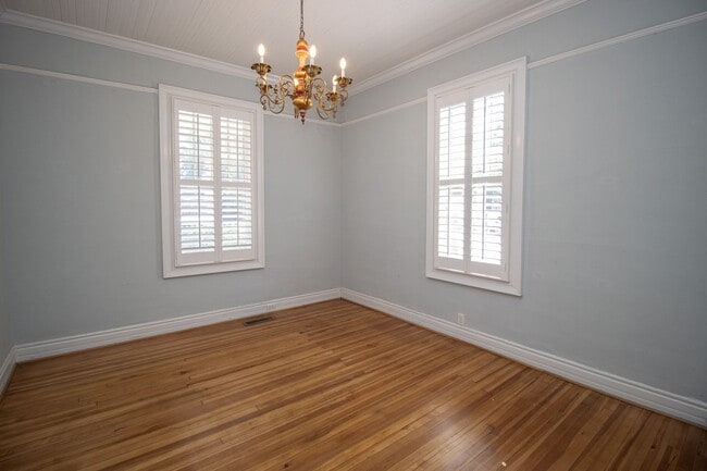 Building Photo - Historic Charm Meets Modern Living in Olympia – Walk to Williams-Brice Stadium!