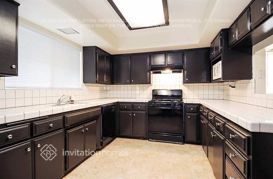 Building Photo - 35334 Mountain View St