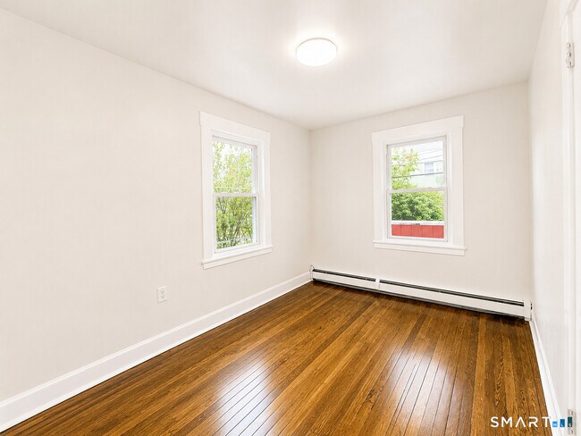 Building Photo - 52 Beech St