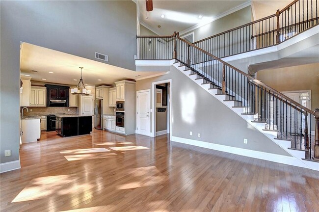 Building Photo - 5570 Viewpoint Ct