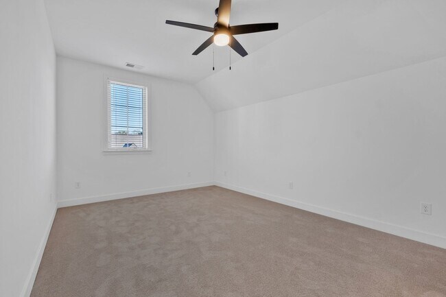 Building Photo - 118 Nickolas Cir