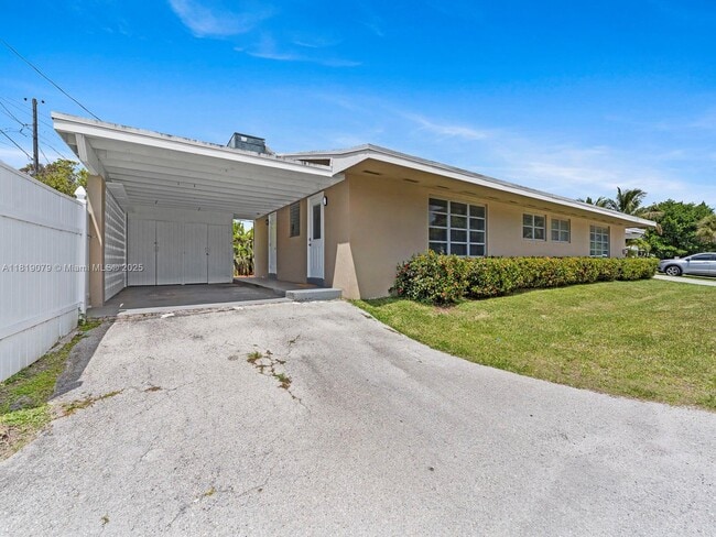 Primary Photo - 1418 N 16th Ave