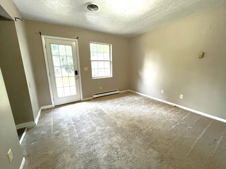 Building Photo - 1016 Arrowhead Dr