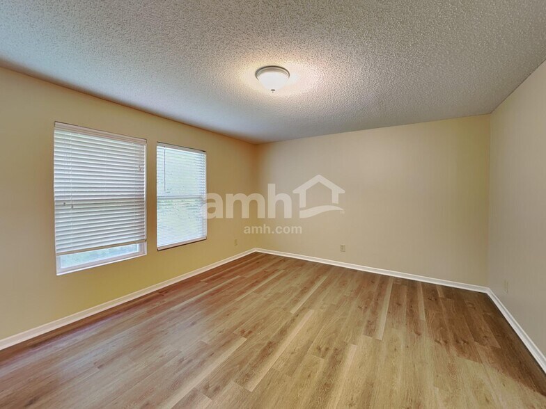 Building Photo - 10395 Butler Dr