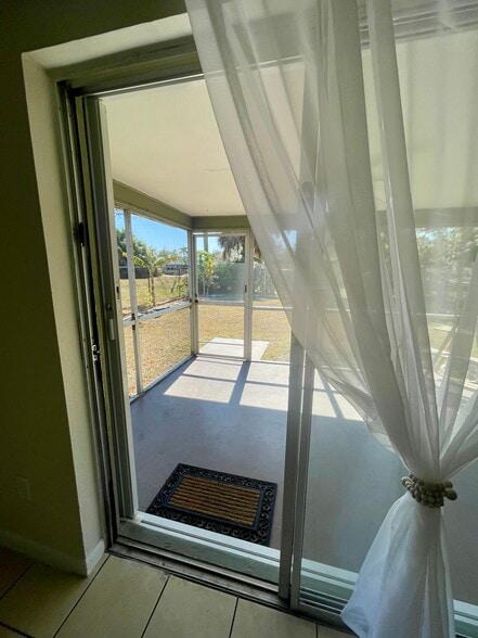 Building Photo - 1252 SE 8th St