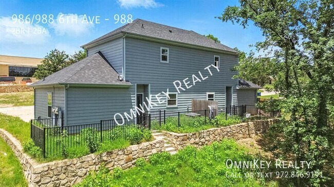 Building Photo - 986/988 6th Ave-988