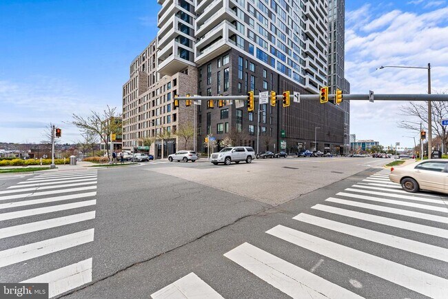 Building Photo - 1650 Silver Hill Dr