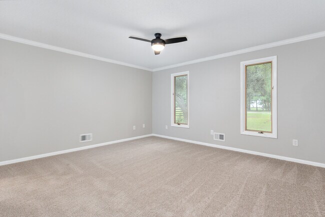 Building Photo - 400 Derby Ln