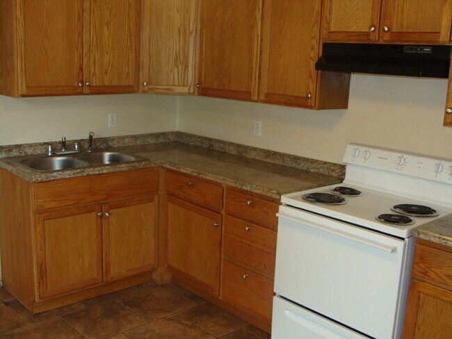 Building Photo - 1 Oak Forest Ln