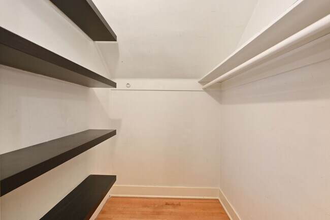 Building Photo - 1509 10th Ave W