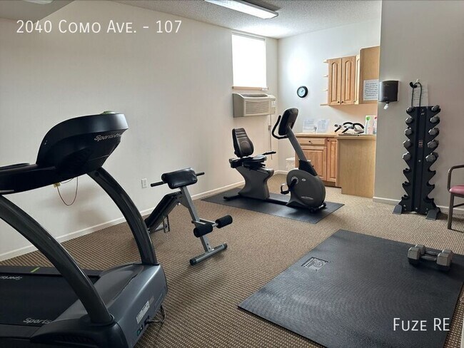 Building Photo - 2040 Como Ave