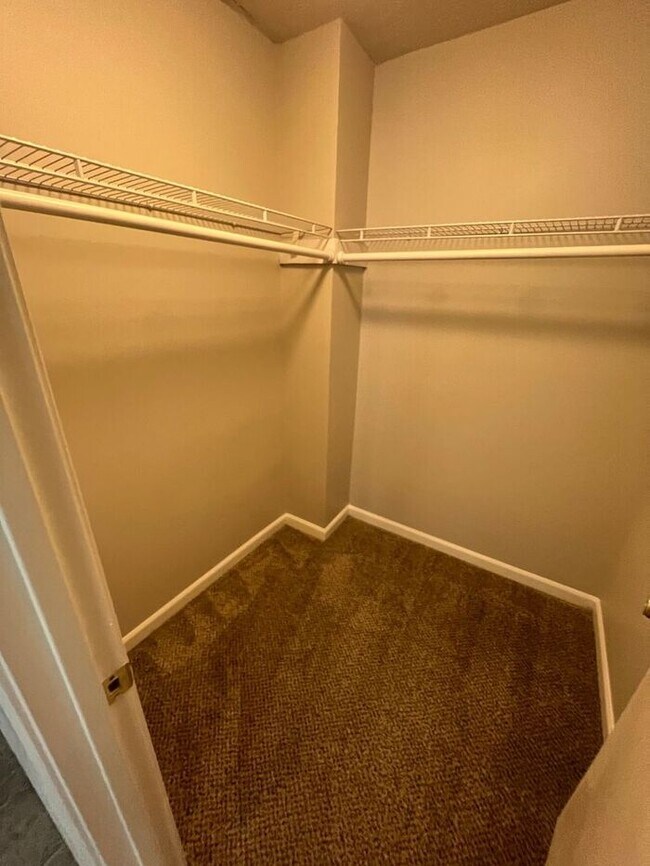 Building Photo - Finally a 2 bedroom 1.5 bath townhome READY NOW!