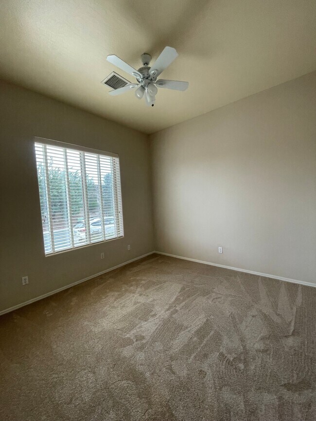 Building Photo - 5649 N Bentley Ct