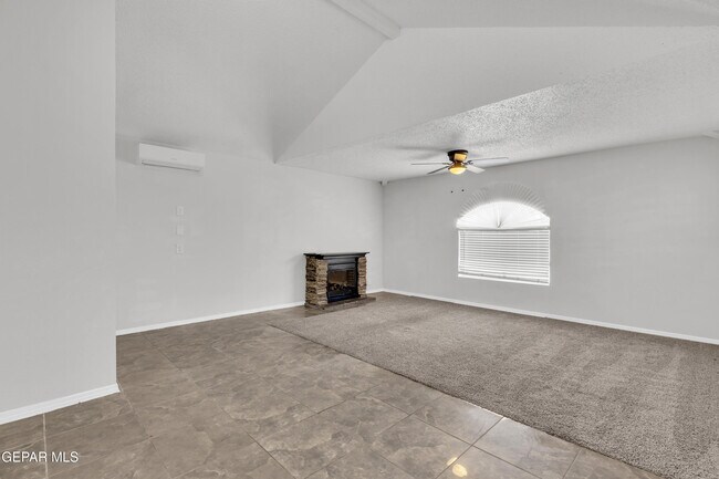 Building Photo - 10400 Valle Koki Dr
